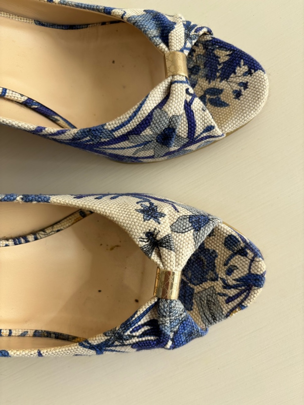 Gucci Tess Floral Wedges - Picture 10 of 12